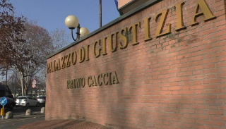 Indagato per maltrattamenti e violenza sessuale sulla moglie tentò il suicidio: condannato a 4 anni e 6 mesi di carcere
